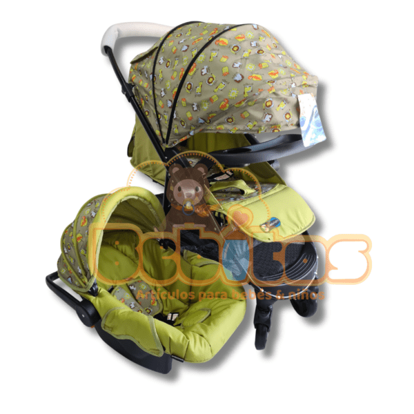Coche con porta bebé y base para vehículo